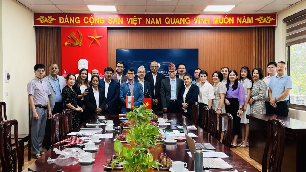 Tiếp đón và làm việc với đoàn công tác Nepal