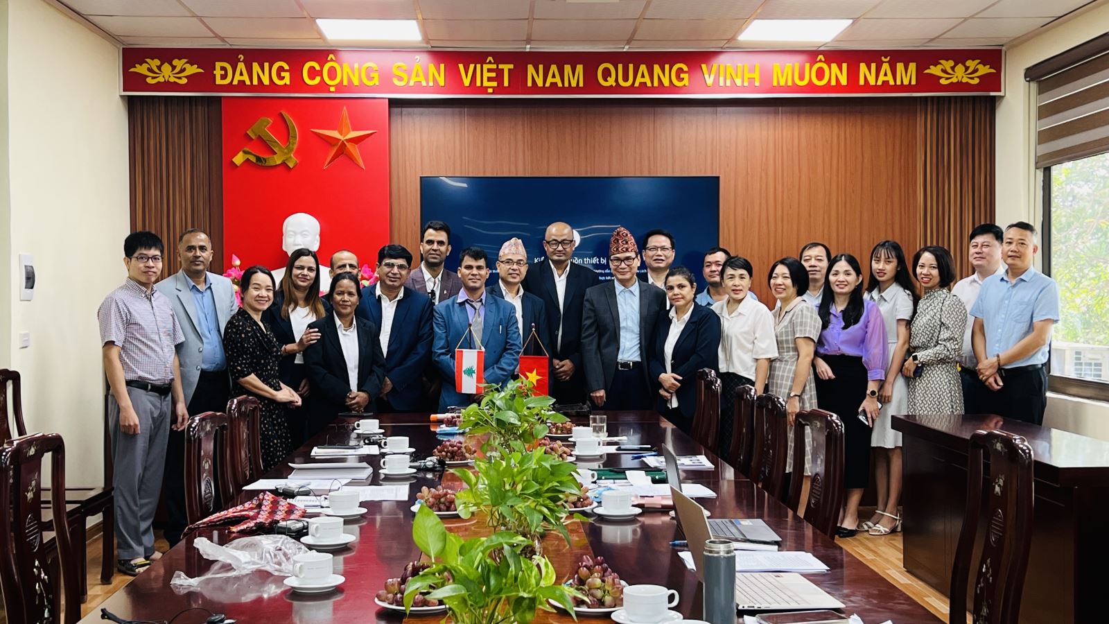 Tiếp đón và làm việc với đoàn công tác Nepal