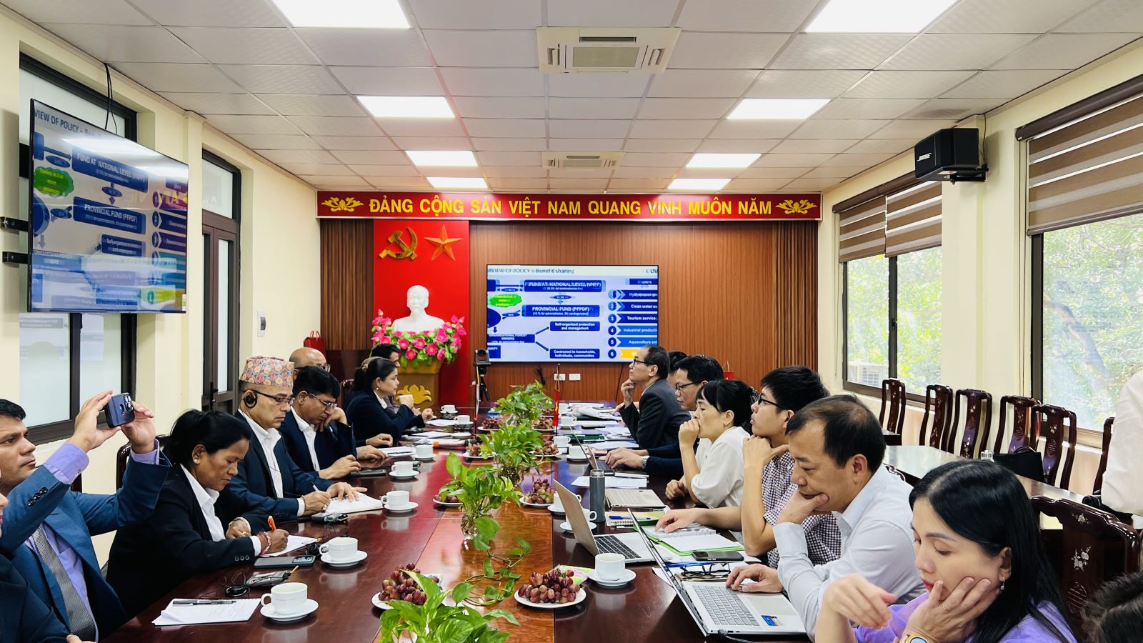 Tiếp đón và làm việc với đoàn công tác Nepal